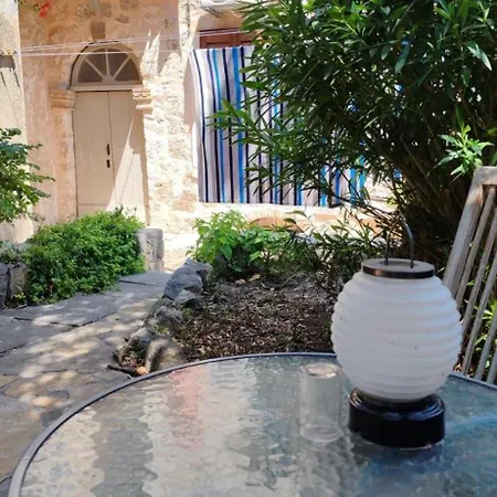 Takoma Hvar