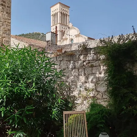 Takoma Hvar