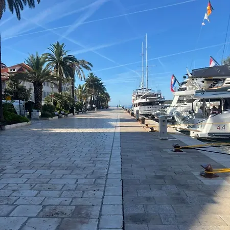 Takoma Hvar *