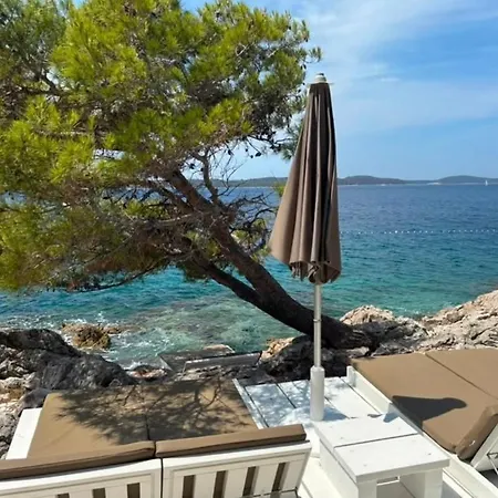 Takoma Hvar